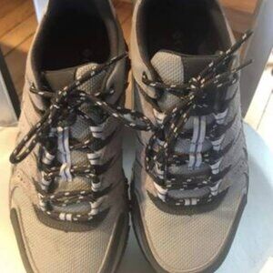 Women's Size 10 (US) Columbia Hike/Walk Shoes brand new